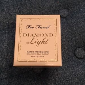 Too Faced Diamond Light Highlighter